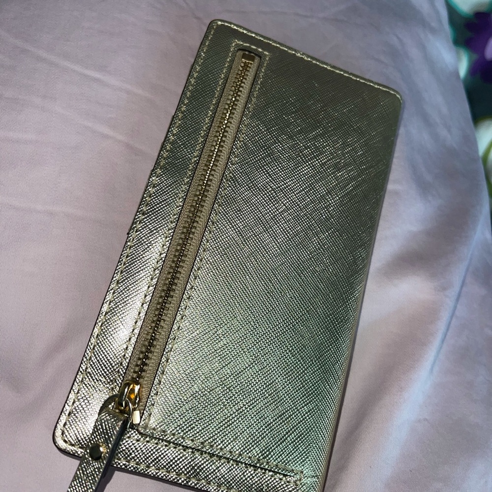 Great condition kate spade wallet!! - Picture 2 of 3